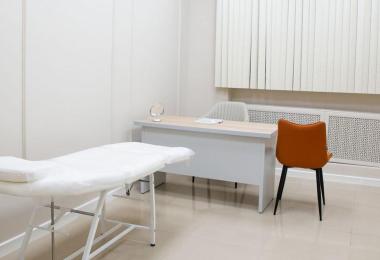 Doctor reviewing patient records, illustrating the clinical decisions covered by medical malpractice insurance 